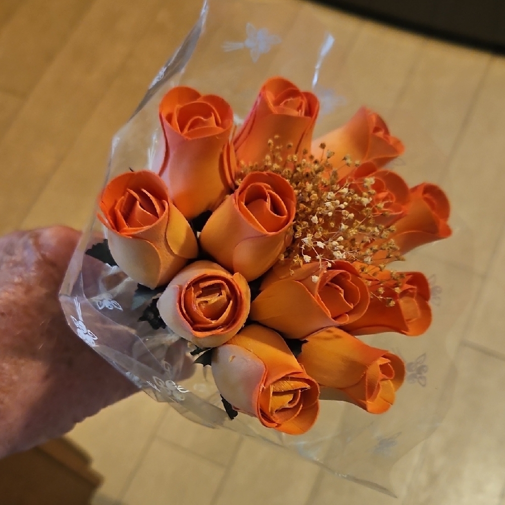 Small Bud Wood Rose Bouquet ( 12 ) - Picture 3 of 5
